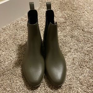 Size 9 Green rain boots $10 obo